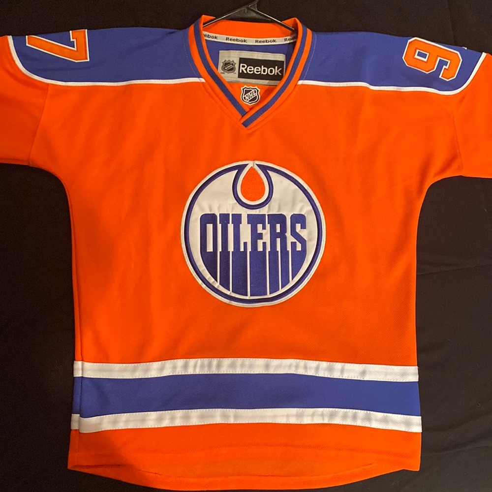 Conor McDavid jersey